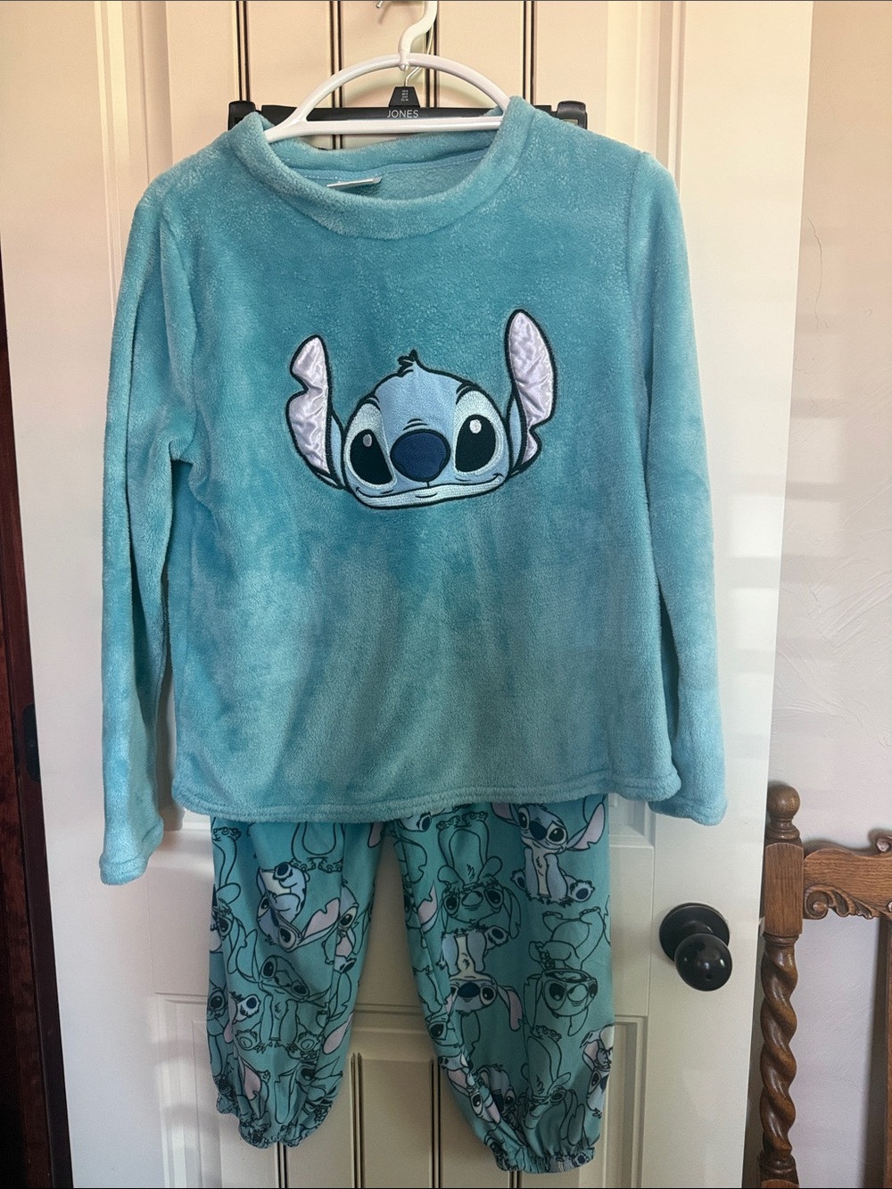 Disney Teal Ladies Size 4- 6 Stitch Plush Pajama SetPockets in Blue & Turquoise. - Picture 1 of 4